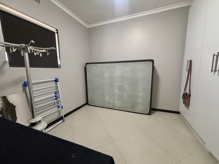 To Let 2 Bedroom Property for Rent in Buh Rein Estate Western Cape